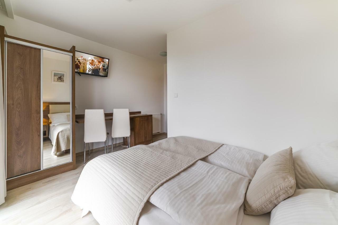 Apartamenty I Pokoje Goscinne Relax Jastarnia Buitenkant foto